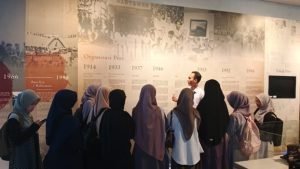 Menyentuh Jejak Perjuangan: Mahasiswa KPI IIM Surakarta Outing Class Membedah Sejarah Pers di Kota Solo